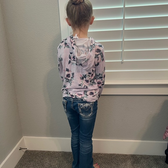 R & R floral sweater! - Picture 2 of 4